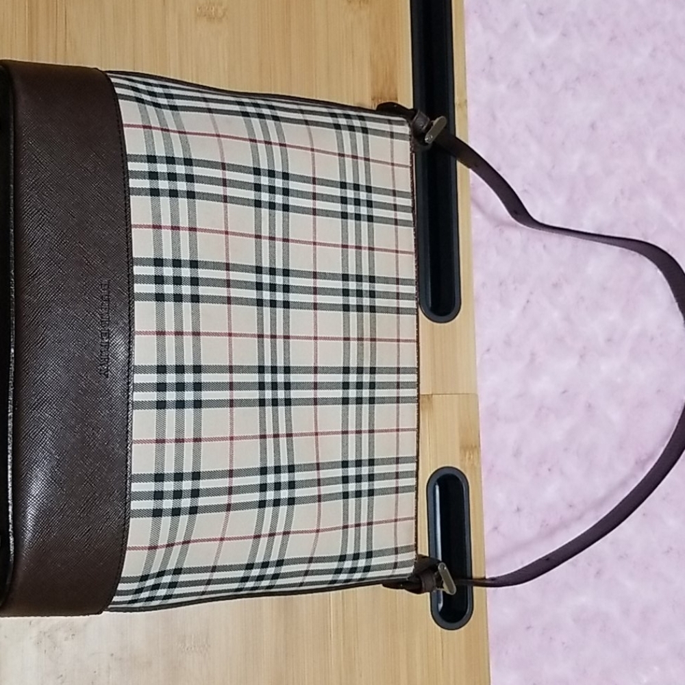 SOLD! Burberry shoulder bag